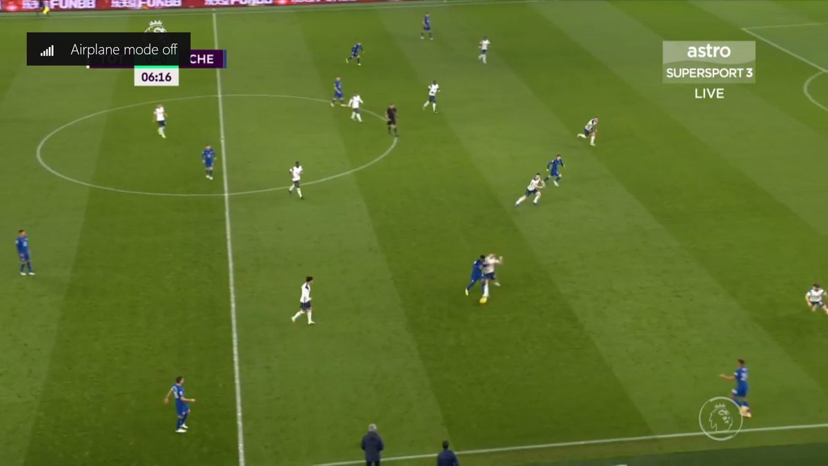 This time CHO drops deep now Mount identifies the space in behind CHO and immediately begins to dart into it. CHO is tracked this time but it was this movement and space identification that set the tone for the whole game.