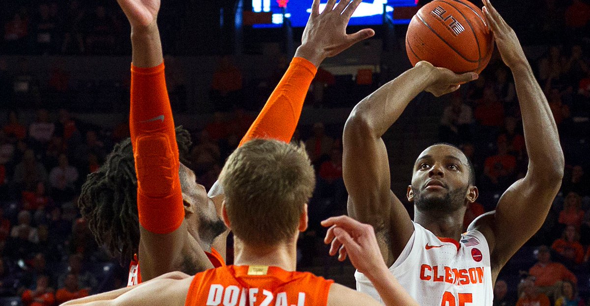 In-depth scouting report of the Clemson Tigers ahead of Syracuse’s road game tomorrow. What Clemson has on the interior, how good are they on the boards, outside shooters to watch, how Clemson will attack the zone and much more. https://t.co/Ofb16UBFja https://t.co/UwdPlg4brC