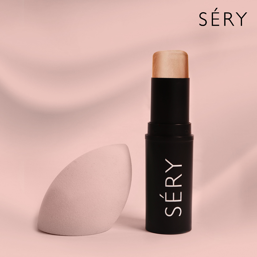 serycosmetics's tweet photo. You know when the highlight bling, don’t you?

Accentuate the high points of your face with the shimmering accents of FlashLite Highlighter Stick. It’s #EasyWithSery to twist, glide and blend it naturally.

Shop now • https://t.co/OfKE9OKFsk

#GetSetSERY #OnTheMove #SelfieReady https://t.co/tTbETMnYms