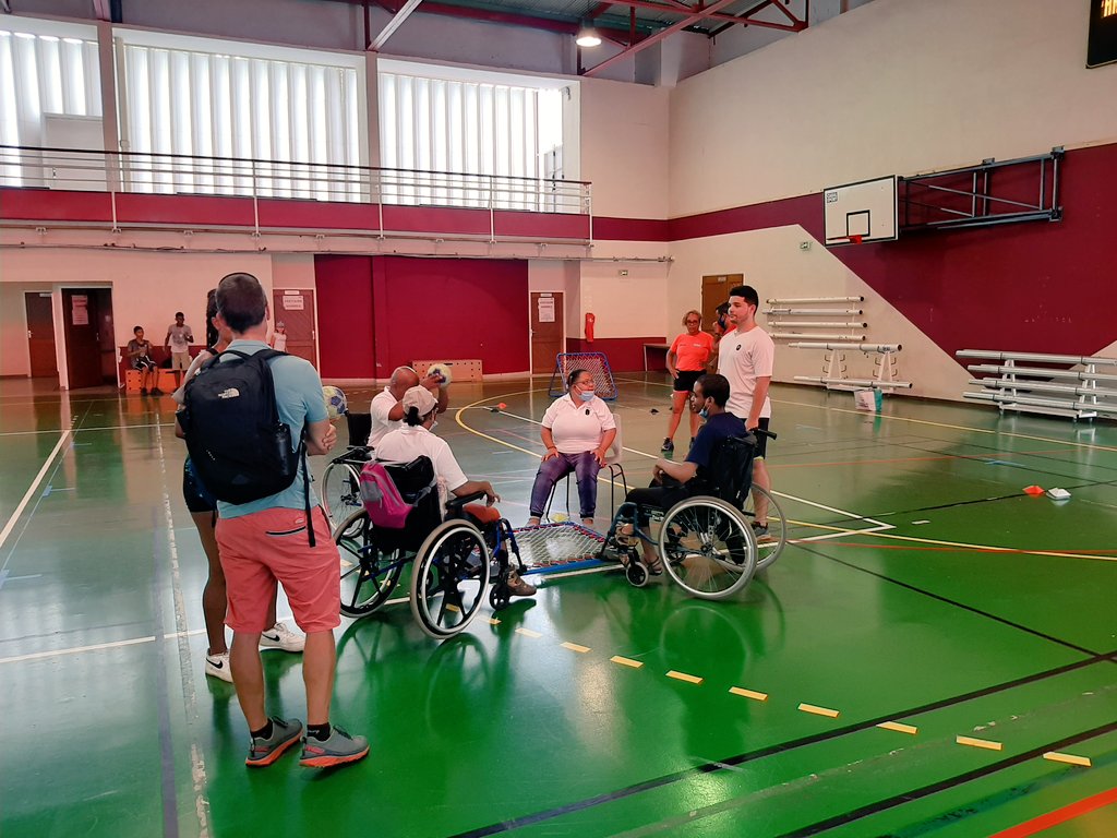 UnssOUEST's tweet image. Dans l'ouest, la #SOP2021 a permis à des jeunes de participer à des sports en compagnie de personnes porteuses de handicaps, en présence de @PChatonnay. En parallèle les élèves du LPO hinglo ont pu profiter des jeux de plage à l'ermitage. @unss_reunion @AcLaReunion #teamunss