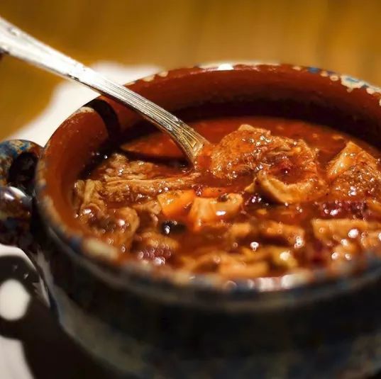 ELALQUIMISTA3's tweet photo. Si hemos captado tu atención con nuestros melosos #callos de ternera, espérate a que disfrutes de los #platazos que esconde nuestra carta de #TakeAway (con nuevas propuestas). ¡Un auténtico festín para degustar en tu #casa! 😋 https://t.co/TJDxFRfZoF
📷 #the_spanish_trencherman https://t.co/zyn2nziGup