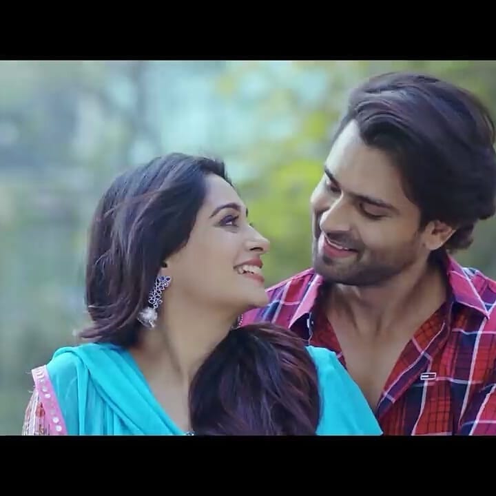 msRuka2's tweet photo. #YaarDuaFtShoaika 
@ms_dipika @Shoaib_Ibrahim1  SHOAIKA Ka cycle wala love is sooo cute ♥️♥️ https://t.co/C8jmuowO7V