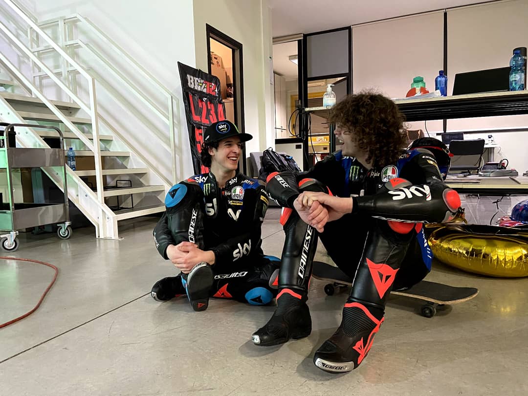 VR46RacingTeam's tweet photo. EMPATHY IS EVERYTHING! 😍

Bets are accepted on what was the topic of discussion… 🤣

#RideTo2021 #SkyVR46 #Moto2 https://t.co/M69w8oY6qT