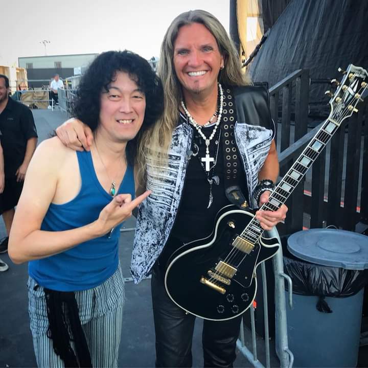 Mr Jimmy Jimmy Sakurai Jp Fbf To Aug 18 With Joel Hoekstra Of Whitesnake 18年8月 Foreigner Whitesnake Jblzeのジョイントツアーの際 Wsのジョエル ホークストラとの2ショット ツアー中はペイジ氏のギター談義やレクチャーすることもあった Mr Jimmy Jimmy Sakurai Jp Fbf To Aug 18 With Joel Hoekstra Of Whitesnake 18年8月 Foreigner Whitesnake Jblzeのジョイントツアーの際 Wsのジョエル ホークストラとの2ショット ツアー中はペイジ氏のギター談義やレクチャーすることもあった