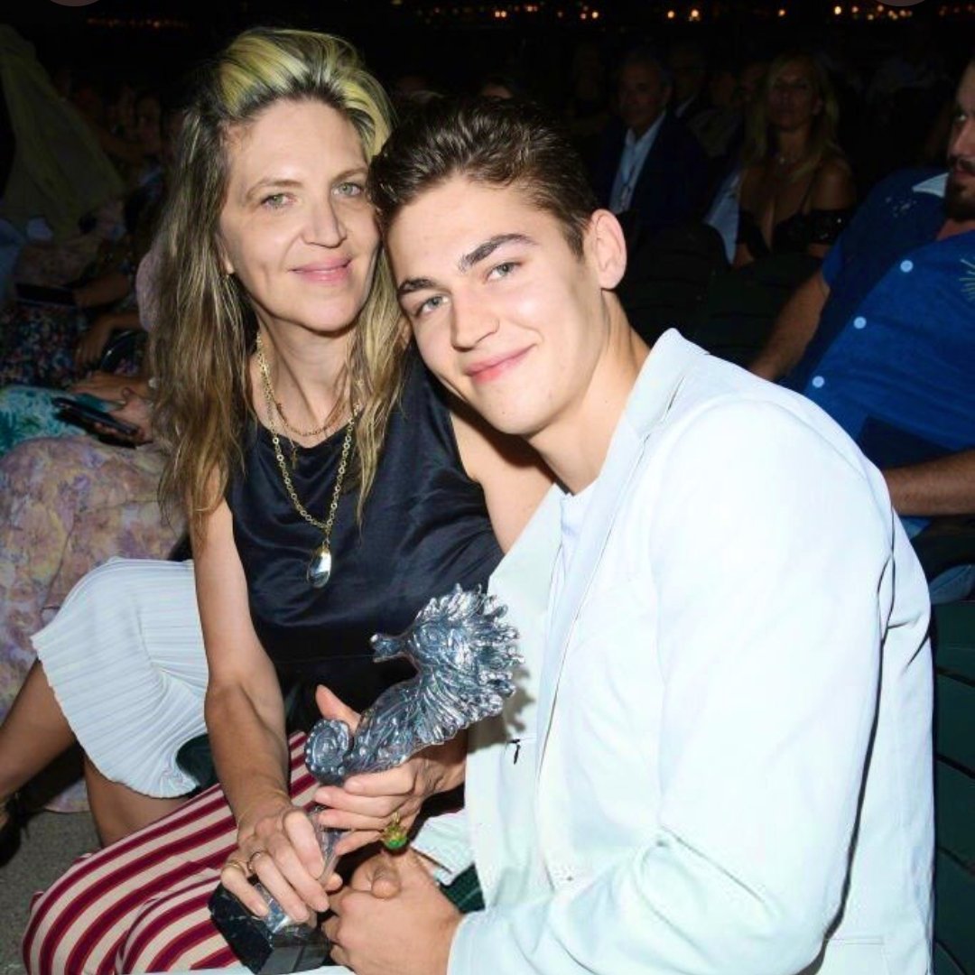 Happy birthday to Martha fiennes  Amazing women who gave us hero !
As well amazing director! 