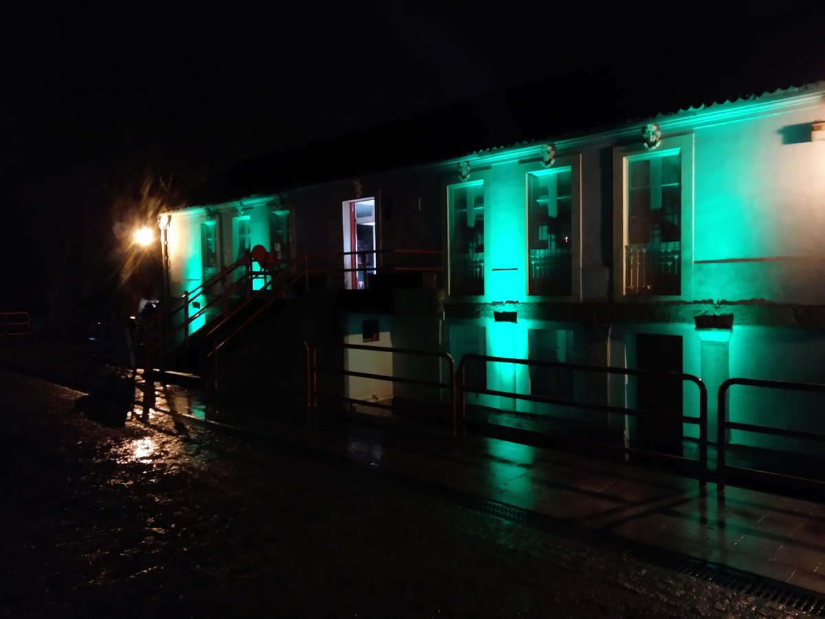 concellodebrion's tweet photo. 💚💚 O @concellodebrion ilumina de cor verde as fachadas da Casa do Concello e da Casa da Cultura  ata o próximo domingo con motivo da celebración do Día Mundial contra o Cancro que se conmemorou onte día 4 de febreiro en todo o mundo. 💚💚 Mais info: https://t.co/atE7Zo6oUr https://t.co/qLkqON4G1M