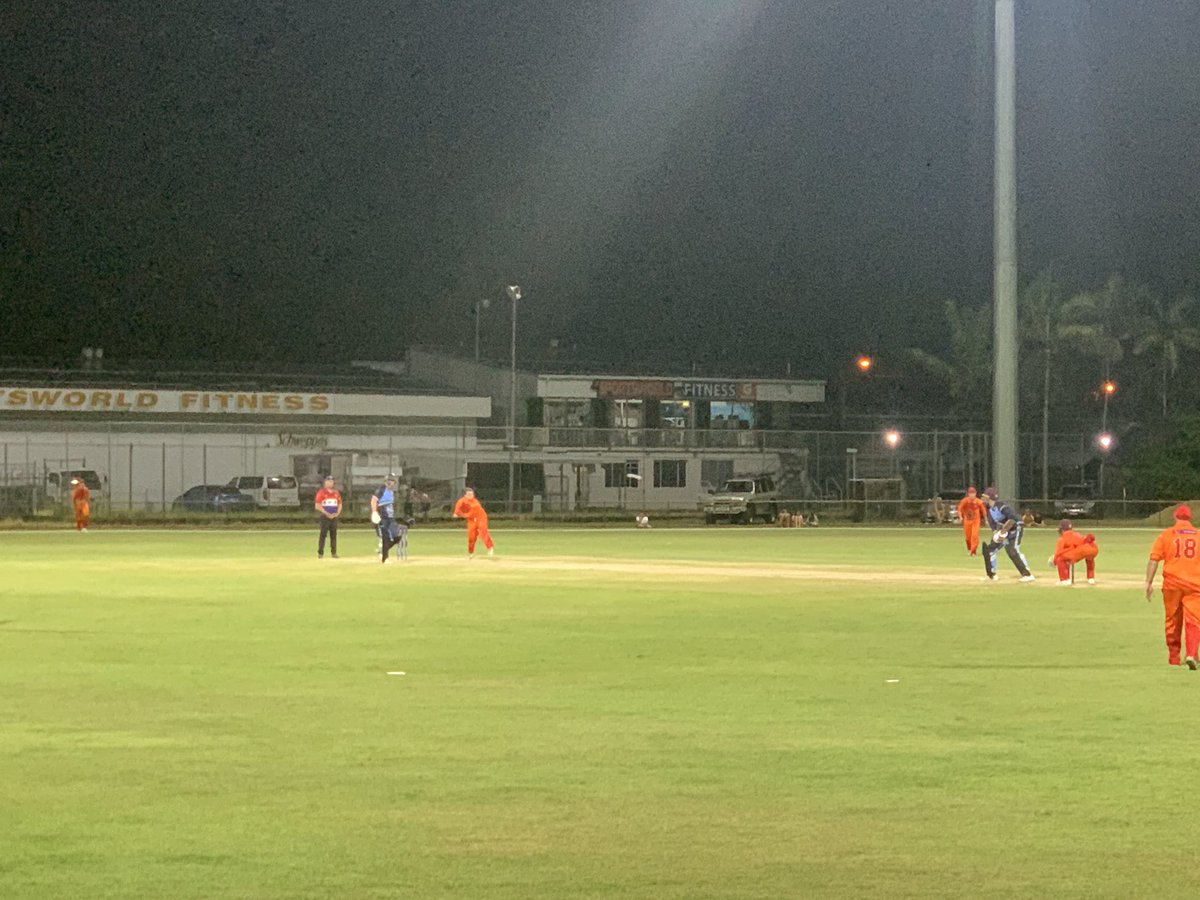 Success for the inaugural Cairns Barrier Reef Big Bash.  Largest crowd at a local cricket match and great local support.  #cairnstyrepower #barrierreefbigbash #cairnscricket #halpinshurricanes #picconesbadgers