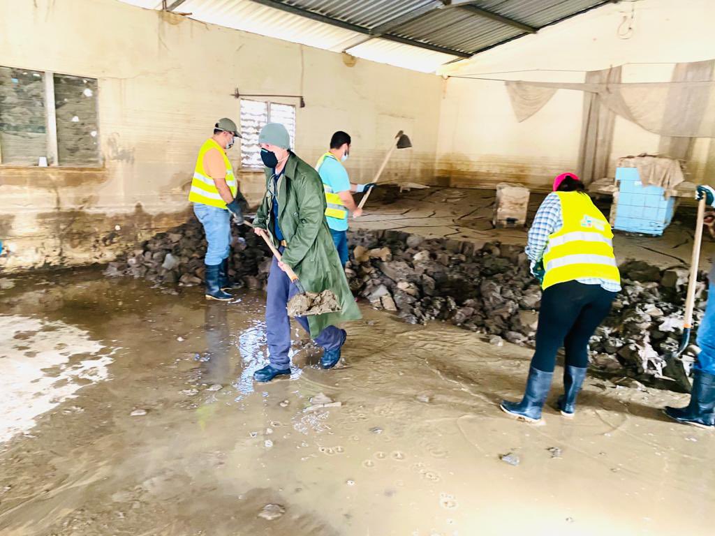 moytorres02's tweet photo. En un mes equipo #Castores 🦫  de la Dirección de Movilidad Urbana coordinados por @quiroz_dieter @MuniSPS0501 limpiaron la iglesia evangélica De Dios en sector Playita #Chamelecón por instrucciones del Alcalde @acalidoniohn #SPSSolidaria #SeguimosAvanzando 👏@JoseAlfredoPon2 https://t.co/vAXDxiQ4WM
