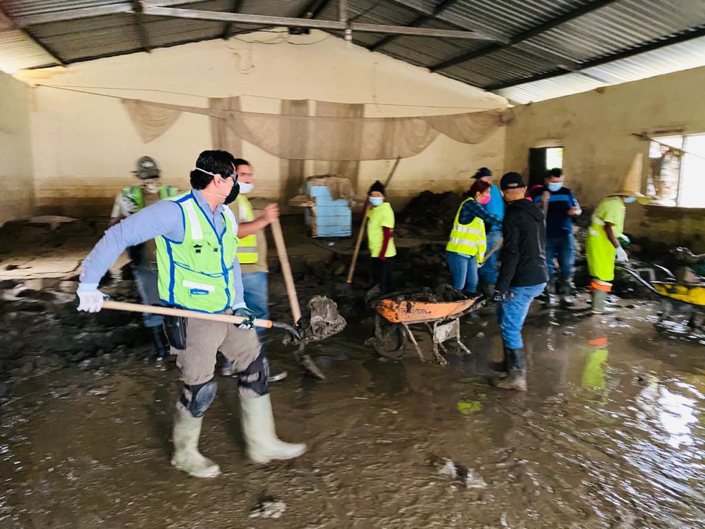 moytorres02's tweet photo. En un mes equipo #Castores 🦫  de la Dirección de Movilidad Urbana coordinados por @quiroz_dieter @MuniSPS0501 limpiaron la iglesia evangélica De Dios en sector Playita #Chamelecón por instrucciones del Alcalde @acalidoniohn #SPSSolidaria #SeguimosAvanzando 👏@JoseAlfredoPon2 https://t.co/vAXDxiQ4WM