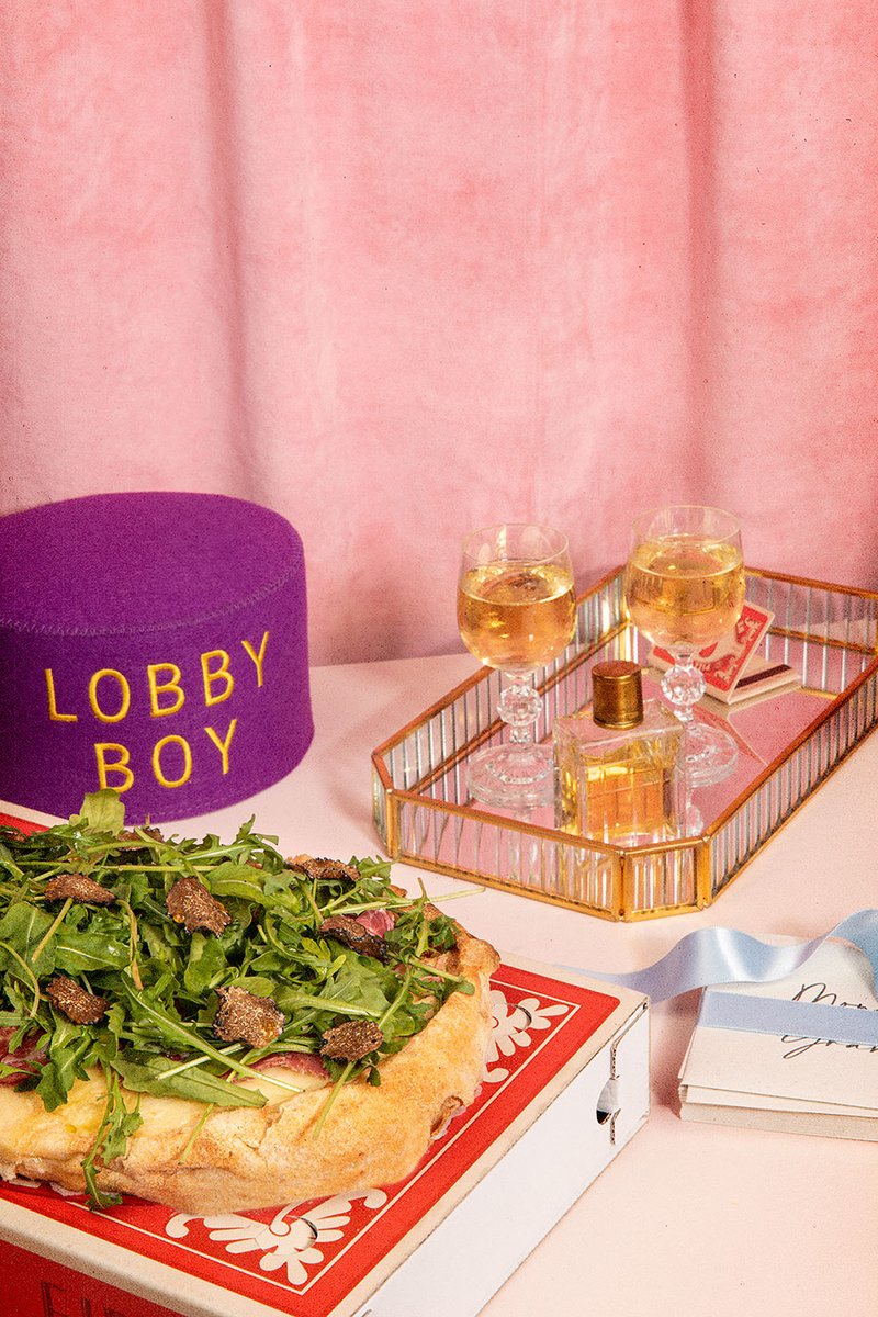 Mon dernier shooting pour Pizz’Aria, un nouveau concept de pizzas cuites au feu de bois. Nous avons travaillé sur l’univers de #WesAnderson. L’étude de cas est à découvrir sur mon blog ;) 
rosesucre.fr/pizzaria/