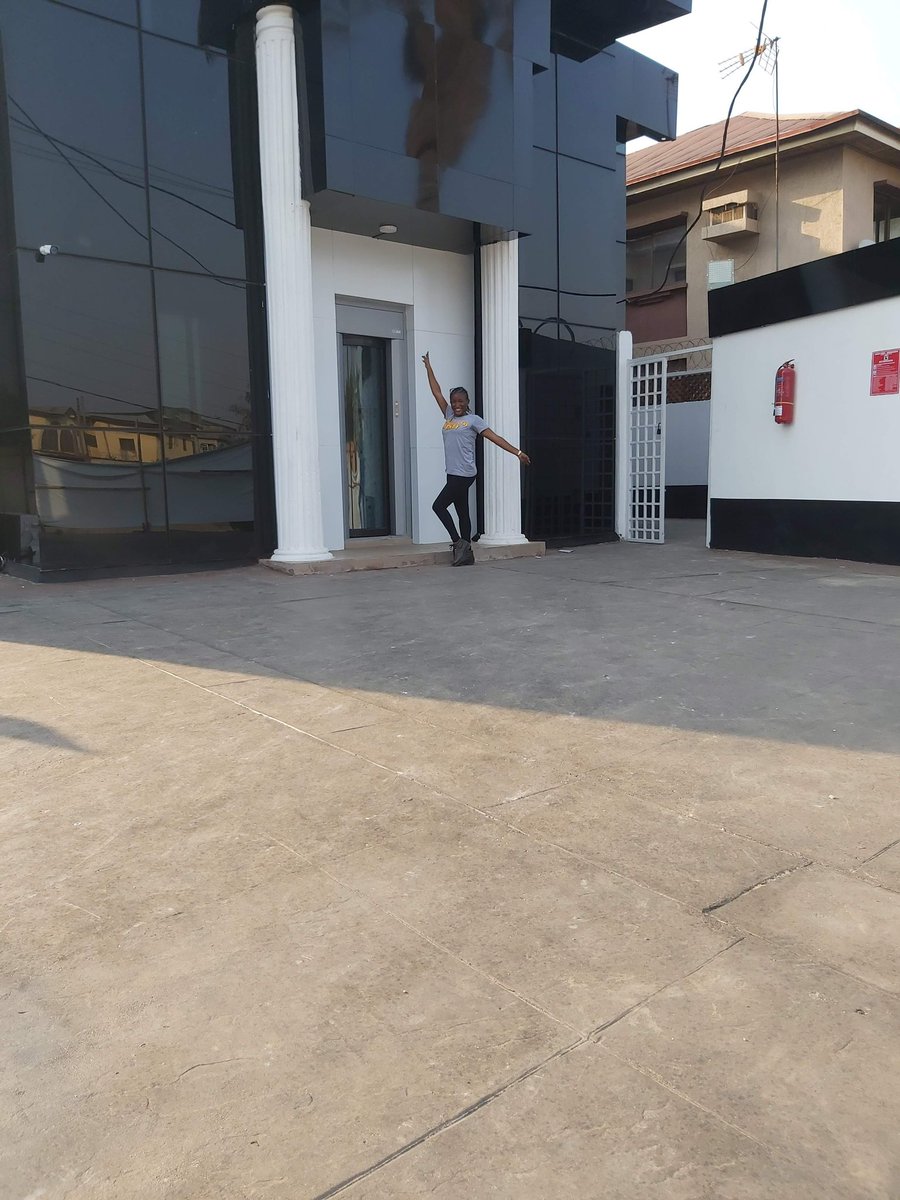 Wayne_gurl's tweet photo. I finally completed my first renovation 💃🏽💃🏽💃🏽. Residential building to a Commercial building. Before and After photos👇🏽 https://t.co/nbPcsCiDak