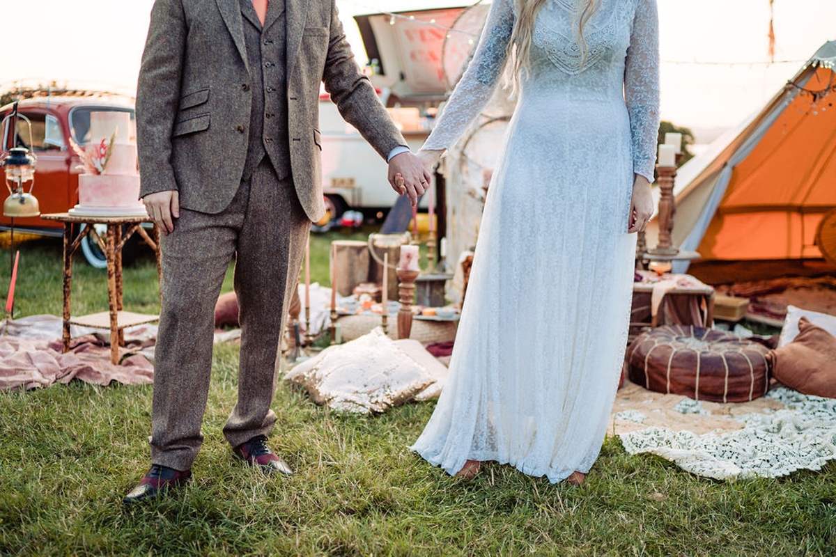 WEDMAGAZINE's tweet image. Take a vintage camper booth, free-spirited fashions and dreamy decor for a festival vibe that's fun, frivolous and utterly fabulous: wedmagazine.co.uk/festival-weddi… @YetiPhoto