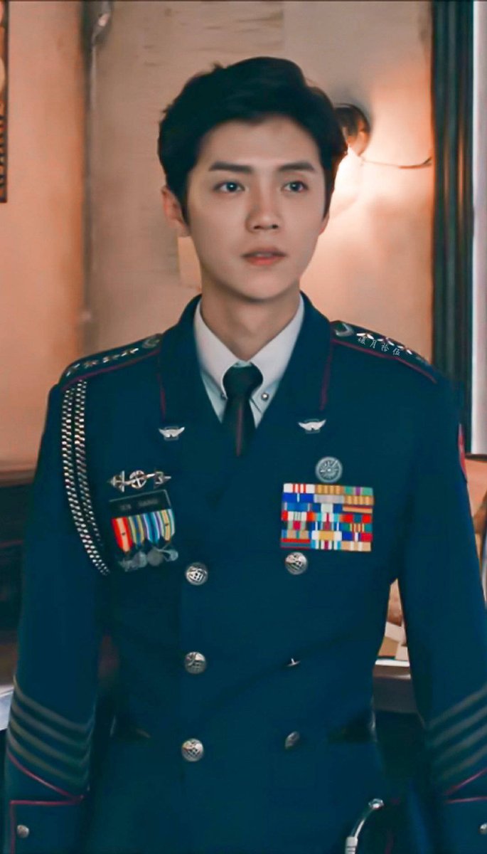 luhansbody's tweet photo. he's so sexy for no reason https://t.co/vwucztXJxZ