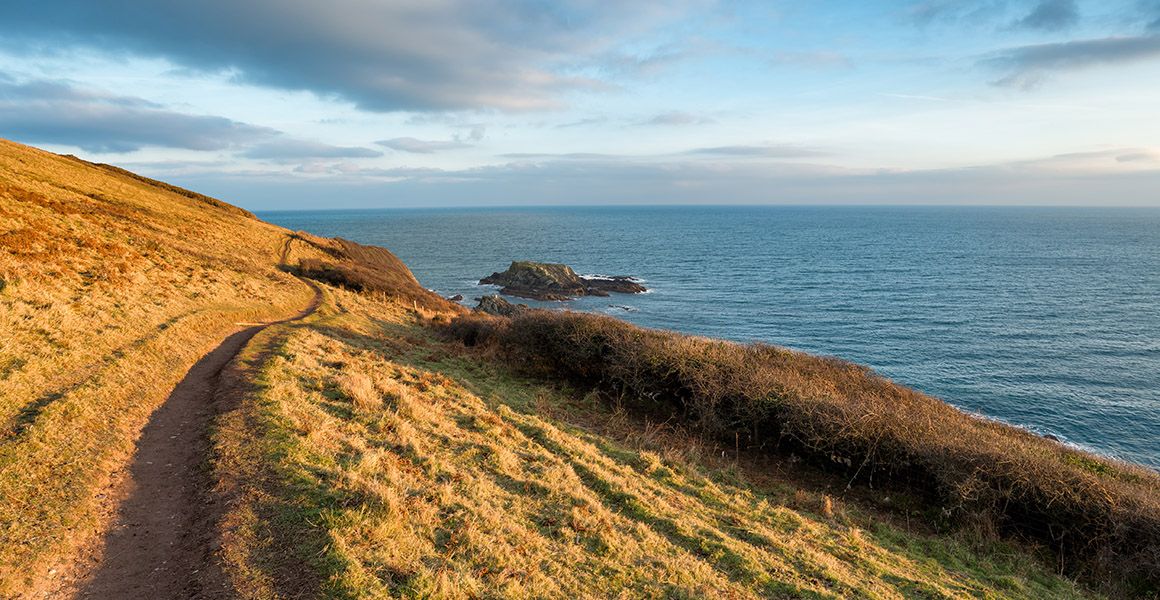 "Nature and wellbeing: the healing power of a walk. Whether it's scaling a mountain or making the journey in your local park, the simple act of walking, and experiencing nature, has numerous physical and mental health benefits." buff.ly/2YL5bZH