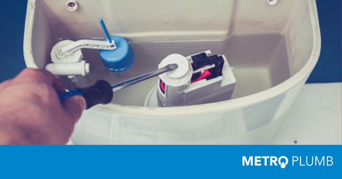 Клапан с поплавком для унитаза. Кнопка для сливного бачка cersanit. Как заменить клапан сливного бачка. Ключ для бачка сливной арматуры. Арматура бачка унитаза sas 2v01k.