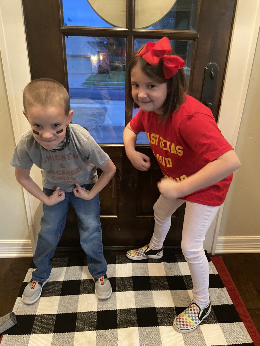 Ready for #mahomesday in <a href="/WhitehouseISD/">Whitehouse ISD</a>  - let’s go Chiefs ❤️💛❤️💛❤️💛
