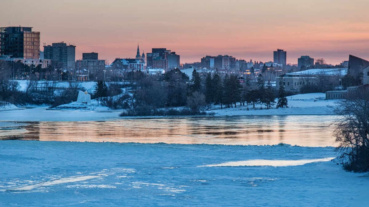 photogAbby's tweet photo. Warm afternoon sunlight @BlacksWeather #ottriver #ParliamentHill more at: https://t.co/0G4niIei0j https://t.co/OTPtkhY4Bv