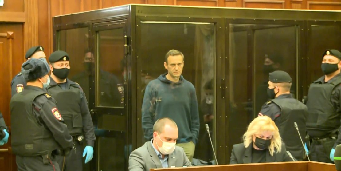 навальный на суде в колонии. что случилось с навальным в колонии. навальный суд 2 февраля 2021. навальный в сизо 2021. что случилось с навальным в колонии.