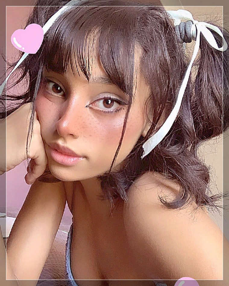 Veronic29367262's tweet photo. Just because the oldest rivalry in the #NFL is going on tonight is no reason you can't cum play some ball(s) w/me on my natural grass 😉😍🍸🏈 😋 
I need some pleasure, who wants to have some fun>> @Veronic29367262 https://t.co/s93ZlDHhQV