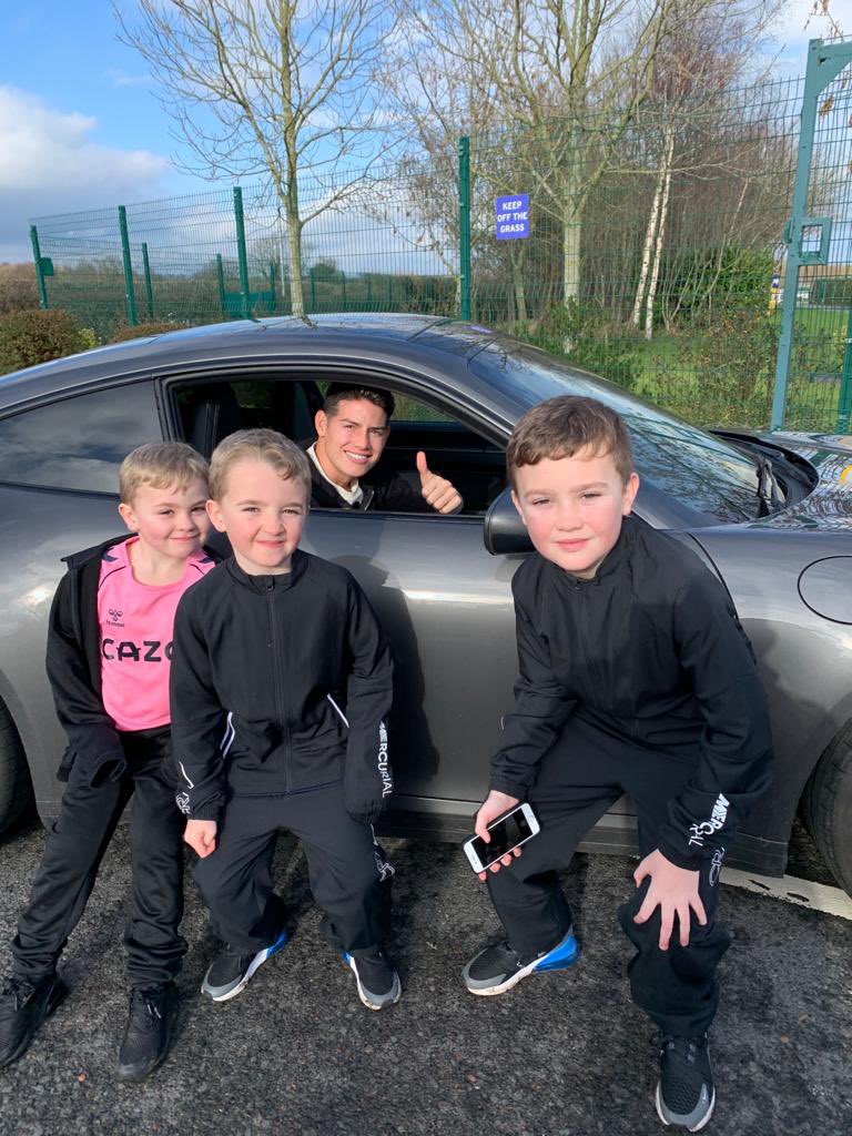 NSpruin's tweet photo. #screenbreak what a fun filled day they have had today after a week of learning👨‍💻📚 #reading 📖 #bakingcakes 🧁#meetingtheevertonplayers 💙⚽️#hottubparty 🏊🏻‍♂️🎉 thank you to all the staff @StMarksHalewood  for all your support boys can’t wait to be back https://t.co/SkcpeeVjAz