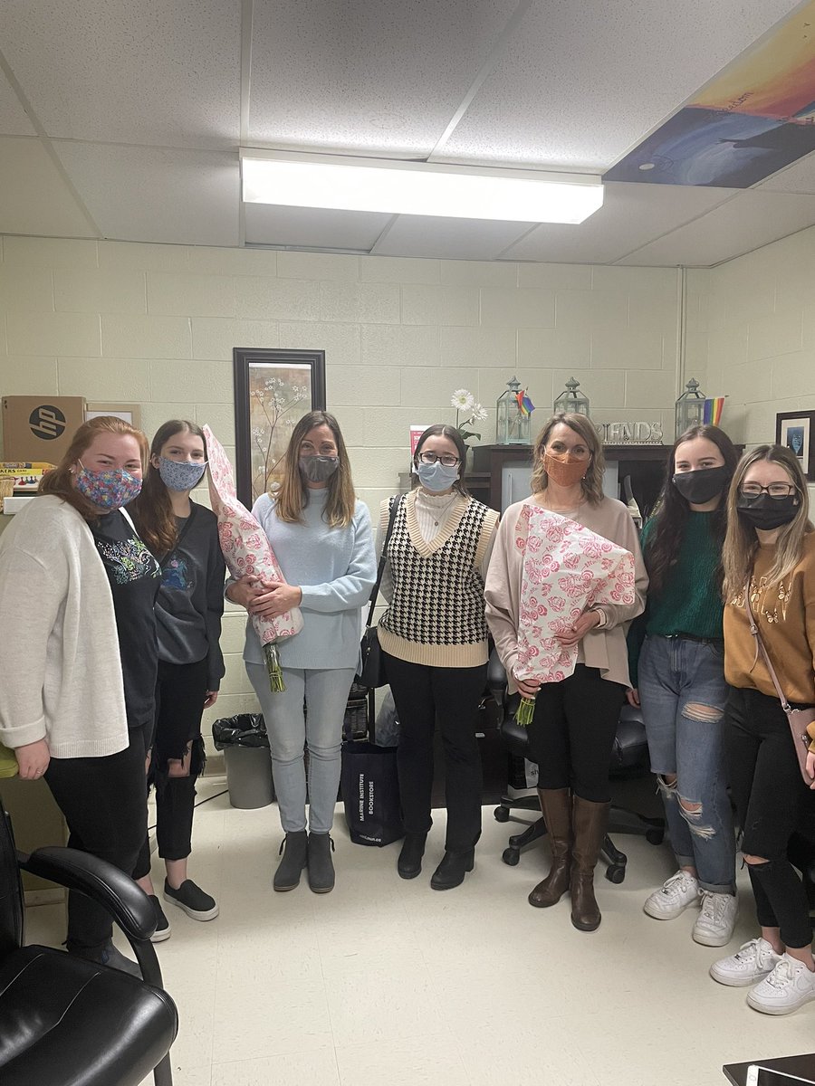 hsh_stuco's tweet photo. Happy Counsellors Week to our amazing counsellors!! @HolySpiritHS https://t.co/MkhkJk25pA