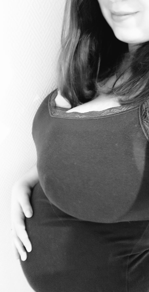 MaitresseAndSub's tweet photo. Un peu de lui, un peu de moi...
Beaucoup d'amour et 9 longs mois. 🍼
 Enfin plus que 5 maintenant ! 😁
J'ai eu une fin d'année un peu chargée, comme vous l'aurez compris. 😅 Merci à tous et toutes pour vos adorables messages. Je prendrai le temps de vous répondre ce weekend. ❤️ https://t.co/QBsEEsOsos