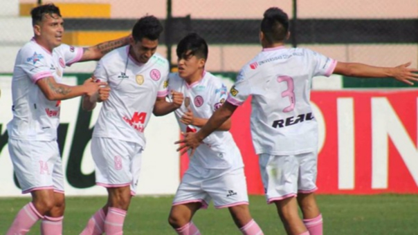 .Camiseta  @sportboys 2016.Marca: Real Sport. Oficial: Rosada / Negro. Alterna: Blanco / Rosado .Insignia de Paz en el Callao.  Sponsors: New Athletic | Minka | Univ. César Vallejo