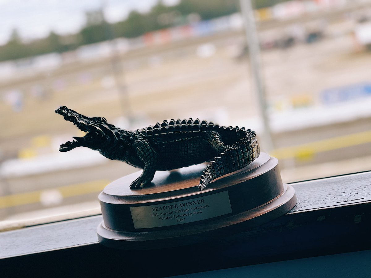WorldofOutlaws's tweet photo. The first π of the 2021 @NosEnergyDrink Sprint Car season finds a new home tonight.
Whoβs your pick to win the season opener? https://t.co/xCisl9BnP1