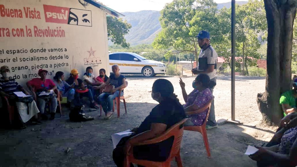 PsuvIribarrenVe's tweet photo. #NotiApc | 📝En la Comunidad La Cardenalita, sector Las Cardenalitas, Parroquia Buena Vista, se desarrollo la reunión de articulación entre las EPP Buena Vista con líderes del CLAP y Consejos Comunales, Rumbo a la Cuidad Comunal
@PartidoPSUV
@RedDePatriota
#UnionDeLosPueblos https://t.co/qwHfe7cF7U