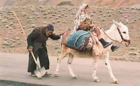 لا اظنه قد قرأ يومًا  عن حقوق المرأه...... 
ولكن الرجوله فطره