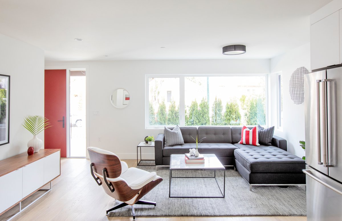 Glen Park Village | M I N I M A L
.⠀⁠
A space with a simple message. "Style lives here."
.⠀⁠
📷 <a href="/PineconeCamp/">janis nicolay</a>