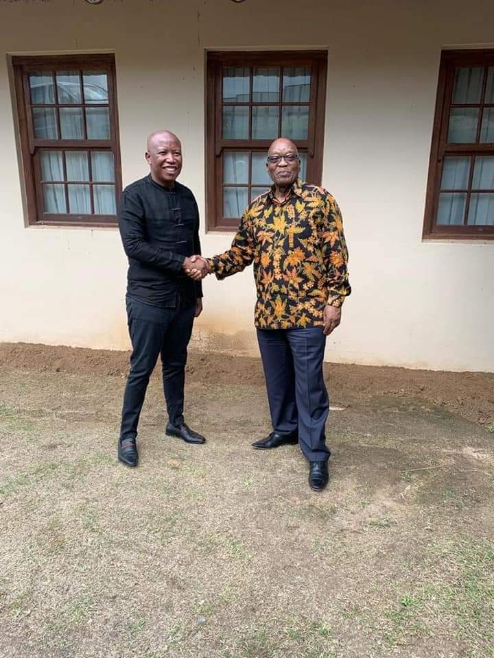 Zostar15's tweet photo. The first lesson i was tought in politics was that in politics there are no permanent friends and there are no permanent enemies !!! Now i know 1st hand🤣. The tea went well.... we are the fools lol #ZumaMeetsMalema #ZumaMalema https://t.co/lICwflGl8p