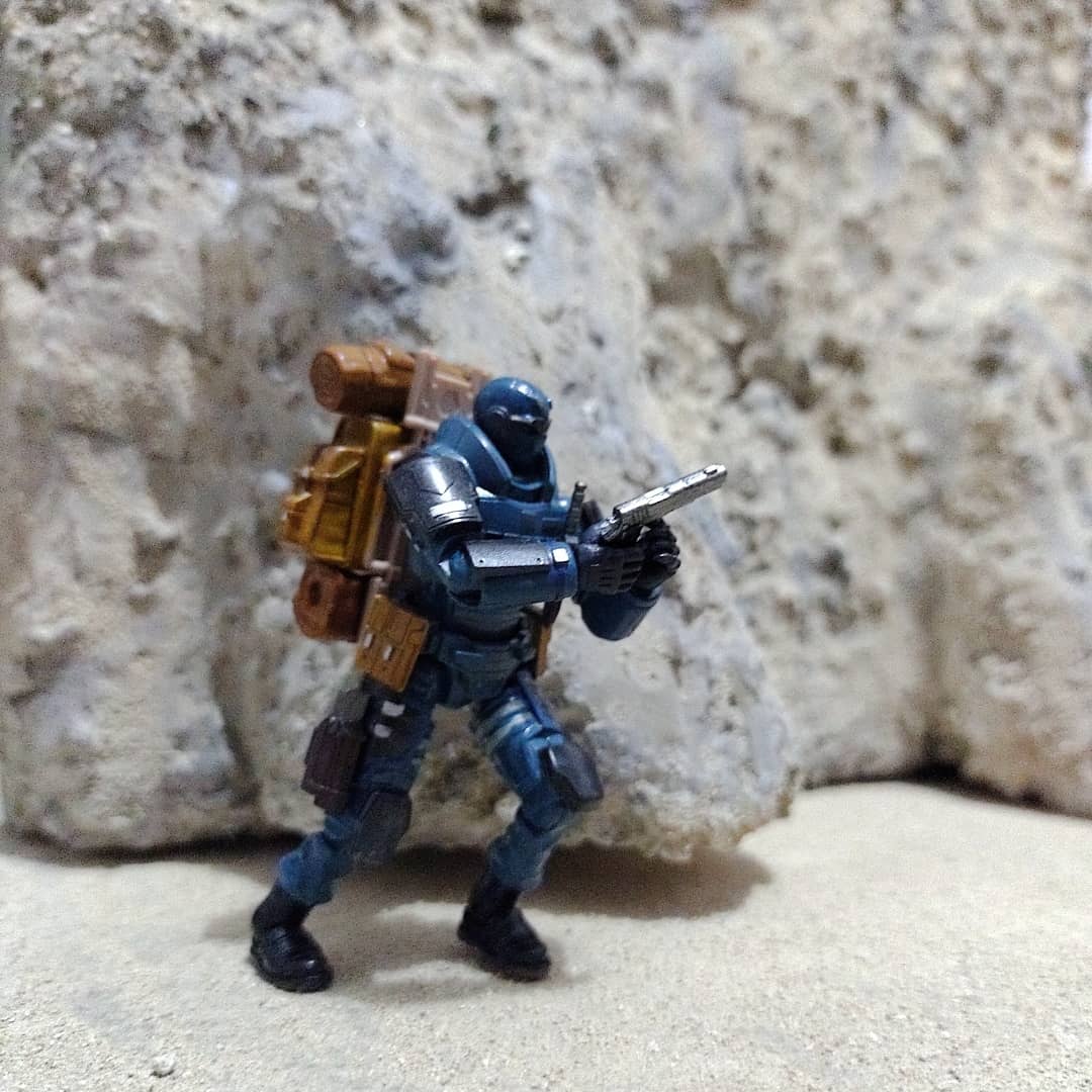 wan_nacho's tweet photo. Empiezo mi aventura en #hexagear la colección de #modelosaescala de #kotobukiya de figuras de corte militar scifi escala 1/24. Armas los soldados y después los vehículos que usan para combatir #ヘキサギア https://t.co/jl1xKyqkvq