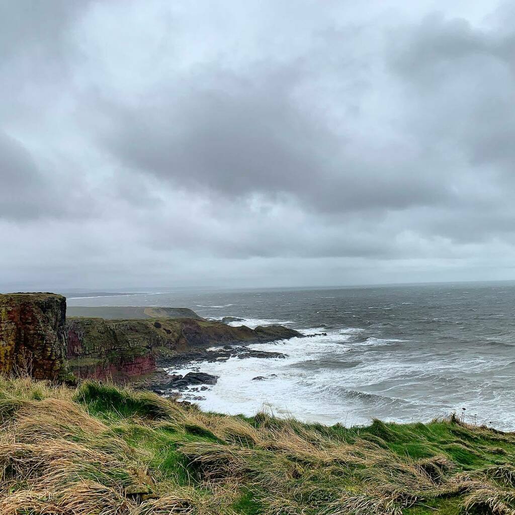 Gisforgingers's tweet photo. The weather has been crazy all week and it doesn’t look like it’s getter better anytime soon 🌊 #sandstone #oldredsandstone #cliffs #sandstonecliffs #northsea #scotland #angus #eastcoast #winterwalk #stormywalk #storm #stormwaves https://t.co/EhKFixCLzJ https://t.co/C4UFXPqfvp