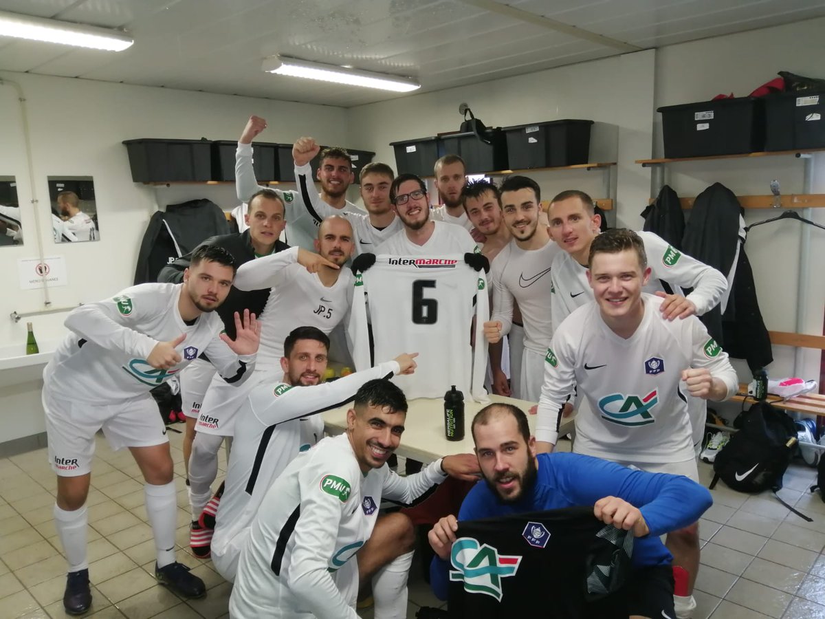 AdnMarseillaise's tweet photo. La fin d'une aventure magnifique et historique en Coupe de France ! 👊💚 On reviendra plus fort ! #TeamUSV https://t.co/LWUVAlQh52