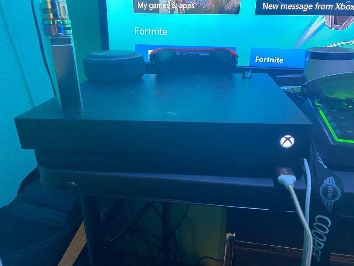 skyline_burst's tweet photo. Xbox one x for sale 1 T. Comes with controller and everything you’ll need for it. We are wanting 200 plus shipping. #furries #furry #furrygamer #xbox #xboxone https://t.co/0ImwRooQRD