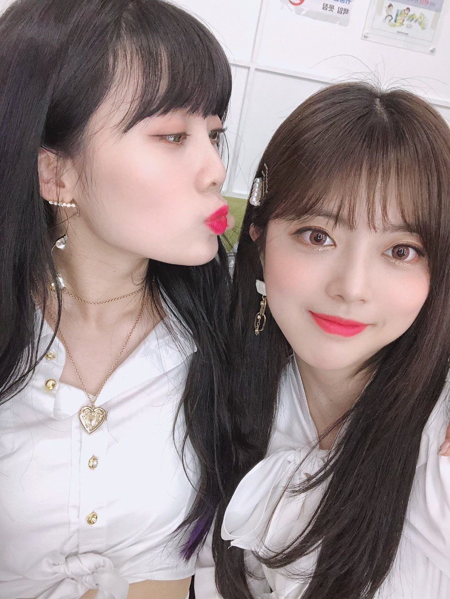 congrats to our baby hyojeong on her graduation! 
#지수연 #루시