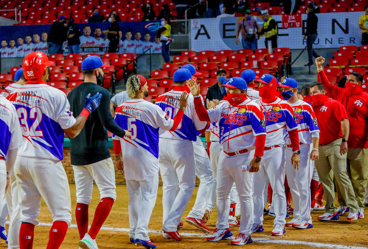 Luego del dramático triunfo de México frente a Venezuela en extrainnings, el conjunto tricolor terminó tercero en el standing final de la #SerieDelCaribeMazatlán2021, y enfrentará hoy en semifinales a Puerto Rico (9:00 pm, CDMX). #CriollosDeCaguas #TomaterosDeCuliacán