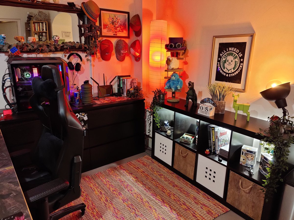 MythicChannel's tweet photo. Been meaning to sort this for a while. Final twerk to the backdrop of the screen and it's looking 🔥🔥🔥🔥. @HowRidiculous
#Rexy in pride of place.
.
#TeamAether #streamer #streaming #stream #streamers #streamsetup #pc #pcsetup #pcgaming #twitch #MythicContent https://t.co/B8nWqbFitT