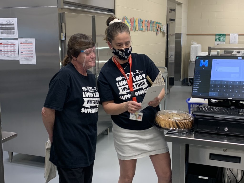 comet_life's tweet photo. We were blessed with a visit from Bob Morris @GiantFoodStores who gifted our kitchen ladies with gift cards and cookies to thank them for all their hard work! They keep bellies full and children smiling! Thank you Mrs Witmer &amp; Mrs Shober! Thank you Giant Food Stores! @PequeaElem https://t.co/erRrQiDC2i