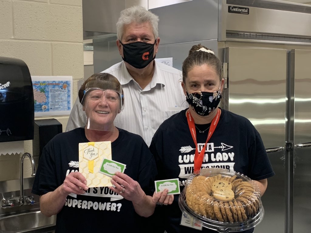 comet_life's tweet photo. We were blessed with a visit from Bob Morris @GiantFoodStores who gifted our kitchen ladies with gift cards and cookies to thank them for all their hard work! They keep bellies full and children smiling! Thank you Mrs Witmer &amp; Mrs Shober! Thank you Giant Food Stores! @PequeaElem https://t.co/erRrQiDC2i