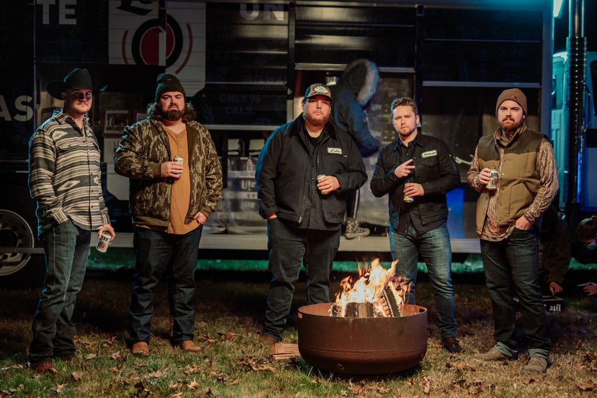 jamesonrodgers's tweet photo. Some behind the scenes shots from the Cold Beer Calling My Name video shoot. Comes out Tuesday and me and @lukecombs will be doing a YouTube chat at 8/7c. Y’all ready to see it?? https://t.co/7EmmDugTgg