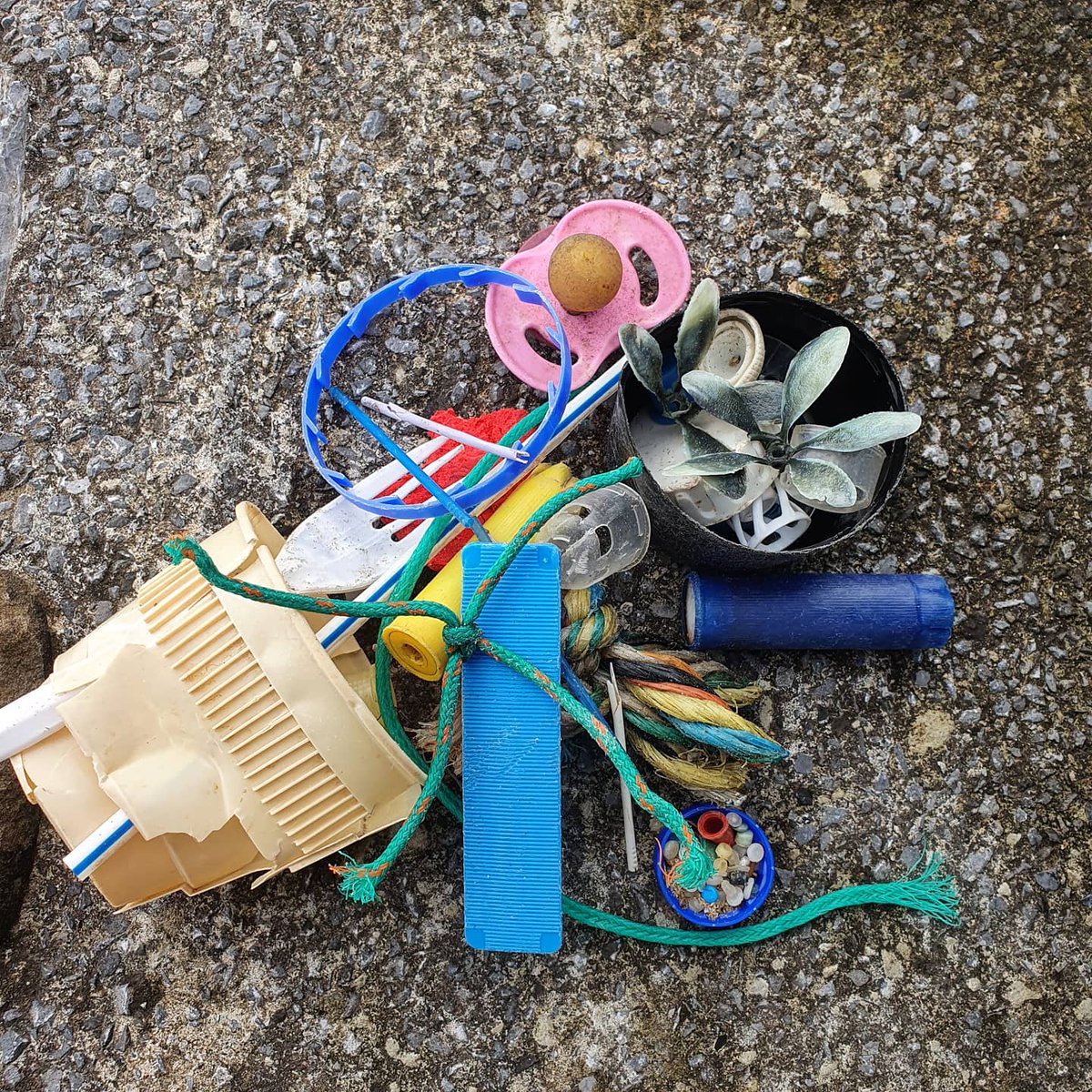 Julie (@glittersocks16) on Twitter photo 2021-02-05 18:39:14 Killer cocktail picked off the strandline. โ ๐น @2minbeachclean #2minutebeachclean @kwt_pembs #plasticpollution #marinelitter #plasticfootprint Killer cocktail picked off the strandline. โ ๐น @2minbeachclean #2minutebeachclean @kwt_pembs #plasticpollution #marinelitter #plasticfootprint