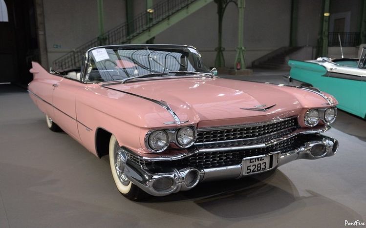 LAVIDAPRADA's tweet photo. what’s the point of driving if i don’t own a vintage cadillac? https://t.co/B7fCtwR8Zt