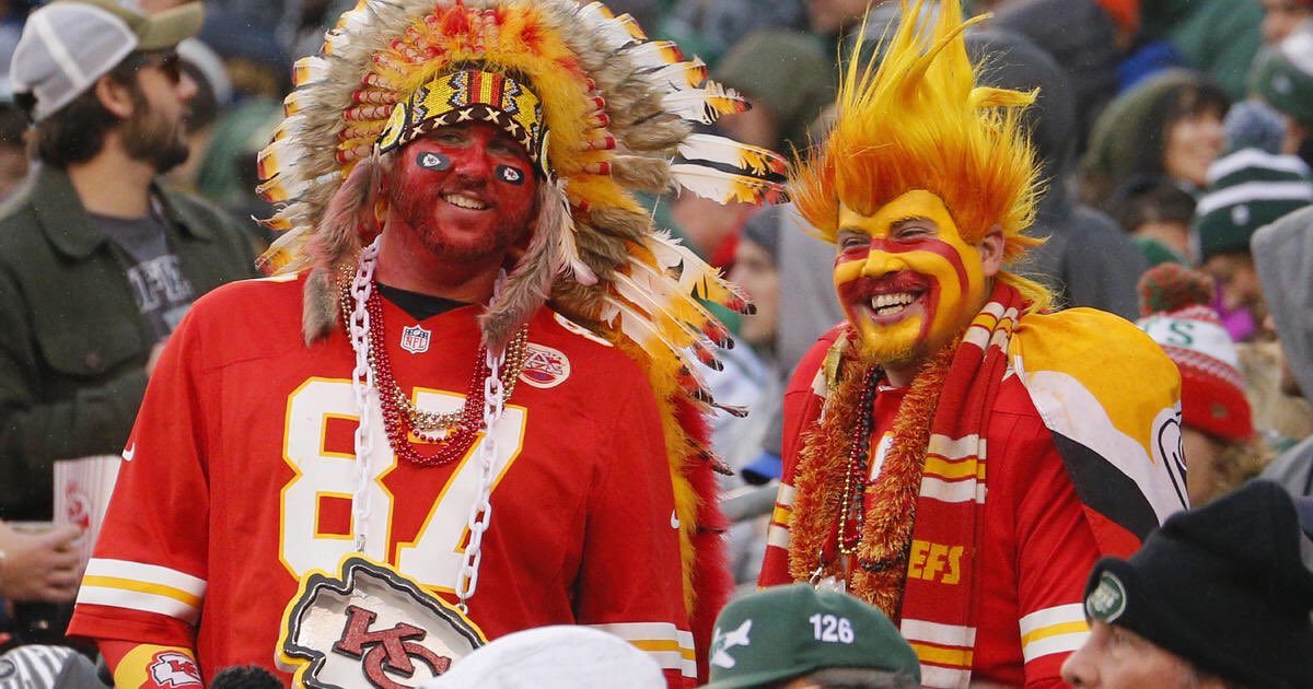 LakotaMan1's tweet photo. Can we please normalize non-Natives leaving what’s left of Native culture—the fuck alone?

We are not your mascots or cartoon caricatures or fetishized icons to crop and photoshop to promote your ethnocentric racists agendas or super-spreading sporting events. #SuperBowlLV https://t.co/me70H3Nqll