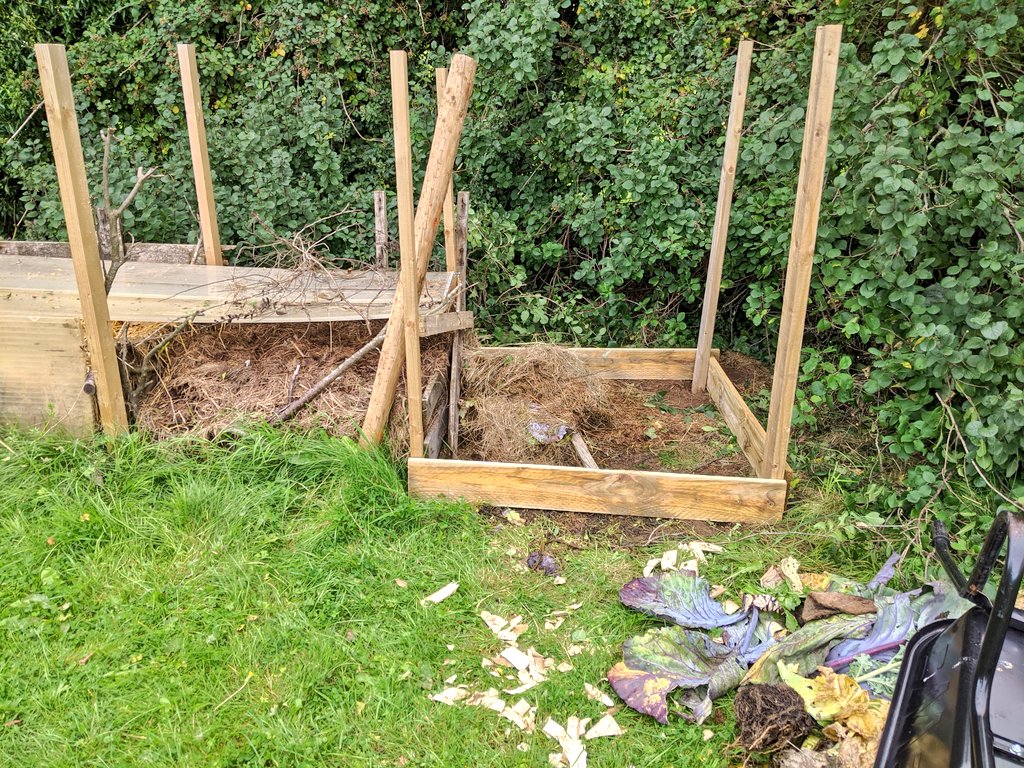 That's an overview of the theory but as always there are far better resources out there. Steve Solomon has a great free ebook on the subject  http://www.gutenberg.org/ebooks/4342&nbsp;. I built a third bay when the second heap was ready and turned the other two over into the adjacent bays.