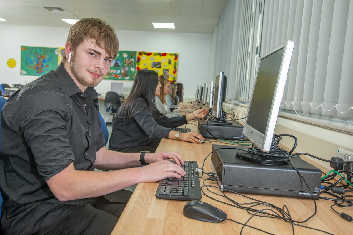 WestLoCollege's tweet photo. ‼️ NEW COURSE ALERT‼️📢📢📢📢

Our new HNC Marketing Communications can be the first step on the path to a BA (Hons) PR &amp; Marketing Communications with @QMUniversity🙌

Find out more and apply at https://t.co/CX46oDiThX https://t.co/sH6oQGxfW6