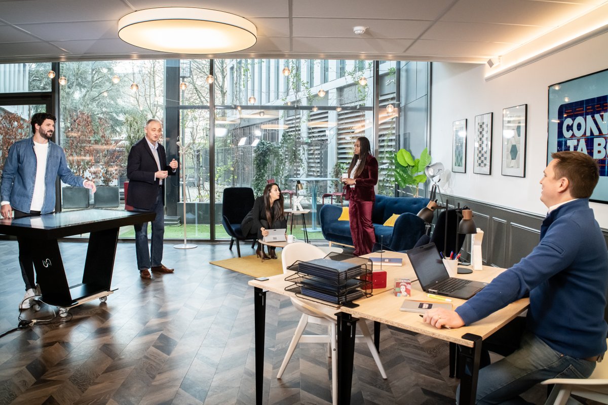 SanaaMoussaid's tweet photo. #ConnecteTaBoite 🚀
🔵⚪🔴 @francenumfr lance le 1er programme TV original pour que les #TPE passent au numérique accompagnés par des experts !

📽️Sur vos écrans à partir du 15 Février sur @BFMTV @BFMParis @RMCStory @RMCDecouverte 🕒

copyright : Célia Bonnin / MEFR. https://t.co/tSWJgx6oxM