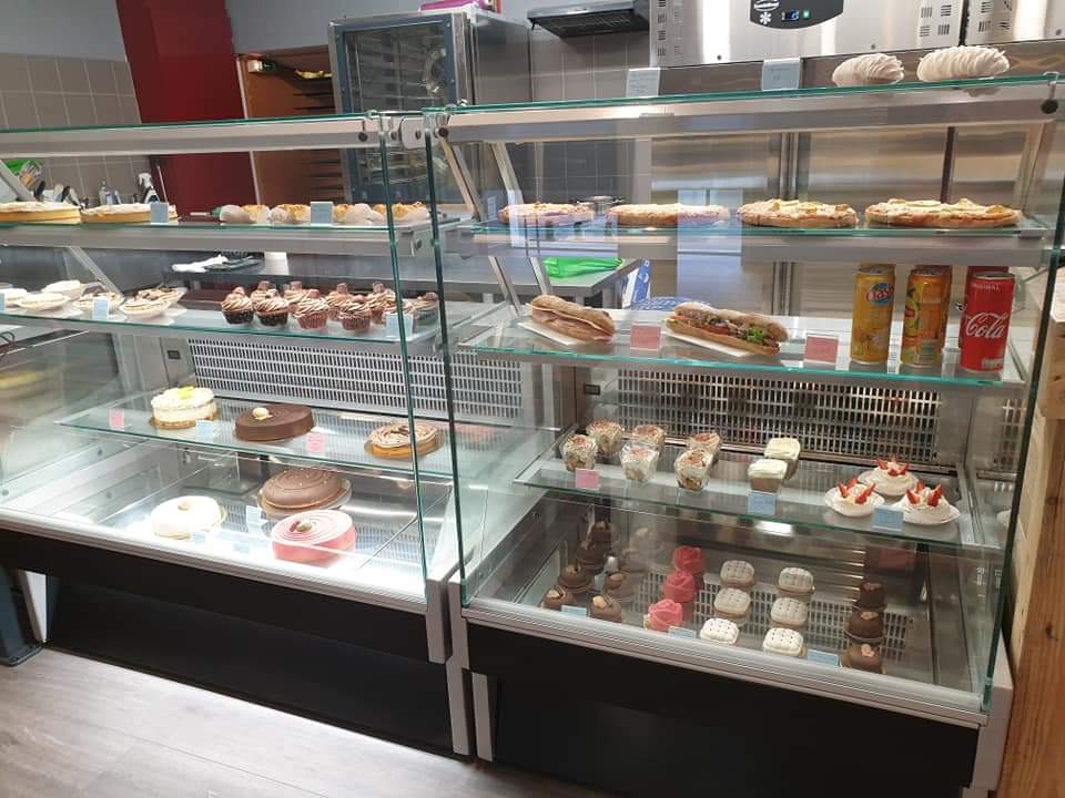 Sywoo2's tweet photo. Ma mère a ouvert sa Pâtisserie &amp; Salon de Thé à Castelnaudary au 20 Place De Verdun, donc bah aller tous vous rassasier la bas vous attendez quoi ? 😉 https://t.co/hEbJd7jpBm