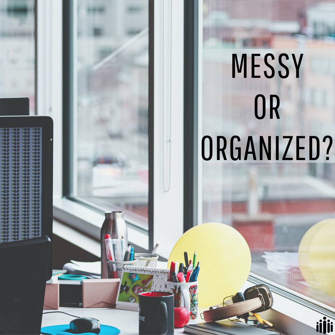 Important question on this Friday morning... Do you need to have a neat and organized desk to work or are you more everything is perfectly scattered in it's place type of person??!?